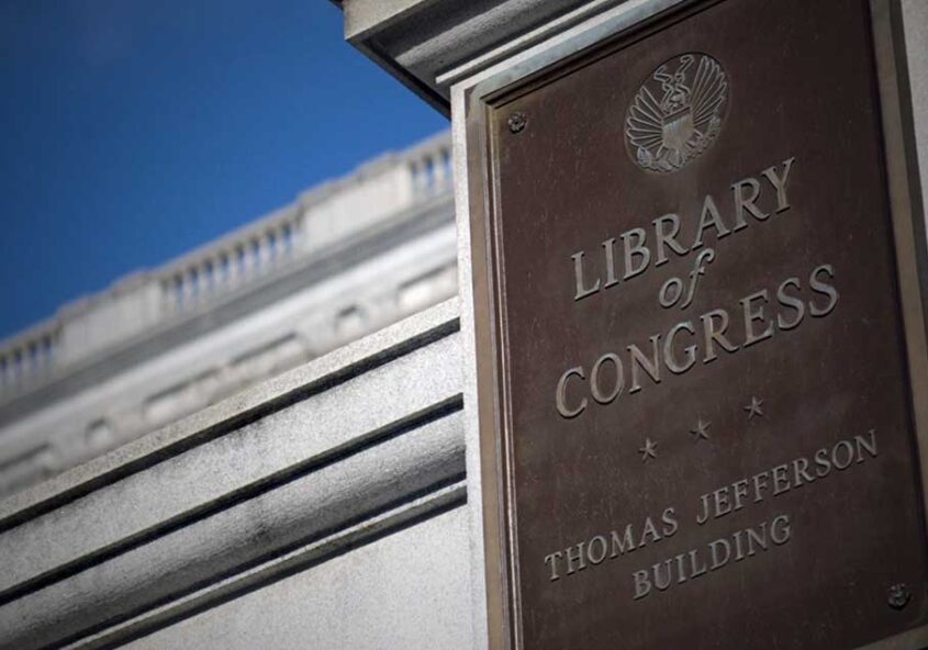 Die Fassade der Library of Congress in Washington mit der Inschrift Thomas Jefferson Building.