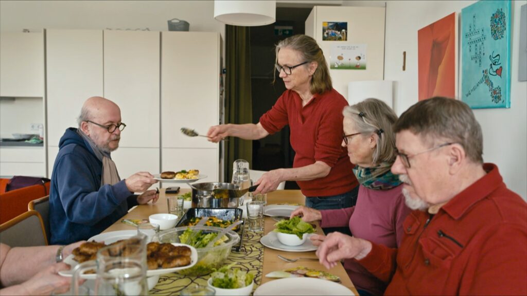 Shared meal at WG Melange in the Seestadt